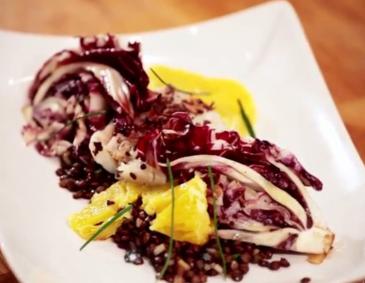 Gebratenes Fischfilet auf Linsen-Radicchio-Salat Gebratenes Fischfilet auf Linsen-Radicchio-Salat
