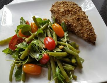 Paniertes Putenfilet mit Fisolensalat Paniertes Putenfilet mit Fisolensalat