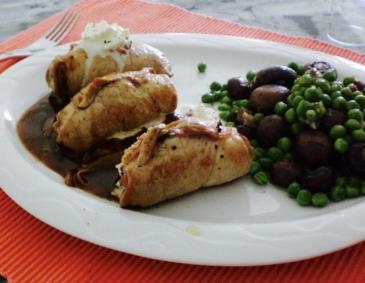 Kalbsröllchen mit Schinken und Salbei Kalbsröllchen mit Schinken und Salbei