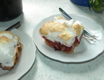 Ribiselkuchen mit Schneehaube Ribiselkuchen mit Schneehaube