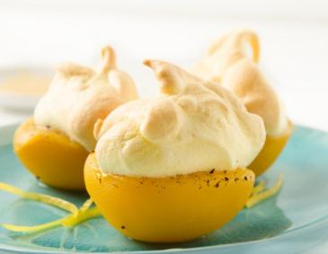 Überbackene Pfirsiche mit Marzipan Überbackene Pfirsiche mit Marzipan