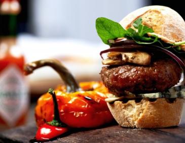 Mini-Burger mit Blauschimmelkäse und Champignons Mini-Burger mit Blauschimmelkäse und Champignons