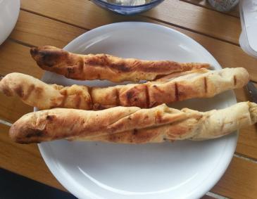 Knoblauchstangerl vom Grill Knoblauchstangerl vom Grill