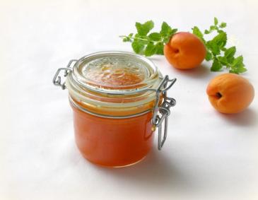 Marillenmarmelade mit Zitronenmelisse Marillenmarmelade mit Zitronenmelisse