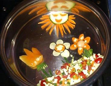 Sommersalat mit Paprika und Ziegenkase Sommersalat mit Paprika und Ziegenkase