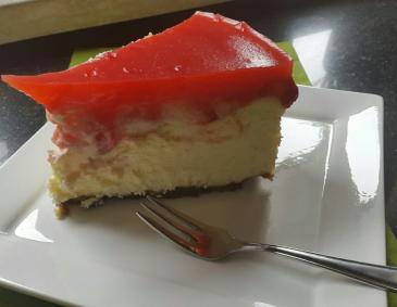 Cheesecake mit Erdbeer-Limes-Topping Cheesecake mit Erdbeer-Limes-Topping