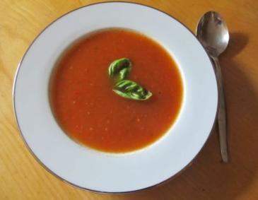 Tomatensuppe mit Basilikum Tomatensuppe mit Basilikum