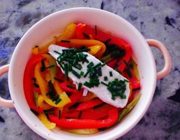 Seelachsfilet auf Paprikagemüse Seelachsfilet auf Paprikagemüse