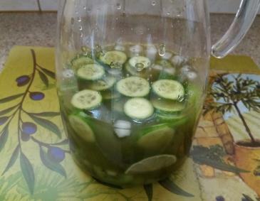 Grüne Eistee-Bowle alkoholfrei Grüne Eistee-Bowle alkoholfrei