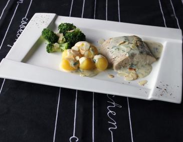 Lachs mit Brokkoli und Erdäpfel aus dem Dampfgarer Lachs mit Brokkoli und Erdäpfel aus dem Dampfgarer
