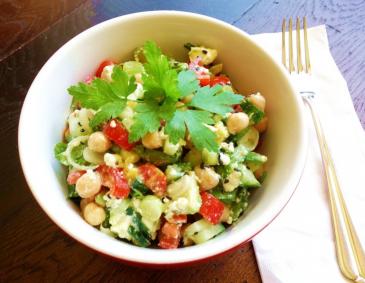 Sommerlicher Kichererbsen-Salat Sommerlicher Kichererbsen-Salat