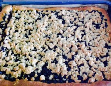 Heidelbeer-Blechkuchen mit Mandelstreusel Heidelbeer-Blechkuchen mit Mandelstreusel