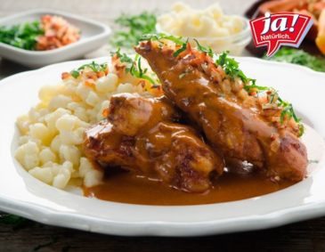 Ausgelöstes Paprikahendl mit Butternockerl Ausgelöstes Paprikahendl mit Butternockerl