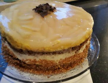 Birnen-Mascarpone-Torte mit Eierlikör-Topping Birnen-Mascarpone-Torte mit Eierlikör-Topping