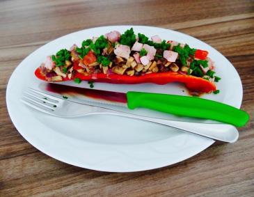 Gefüllte Paprika mit Wurstrestln Gefüllte Paprika mit Wurstrestln