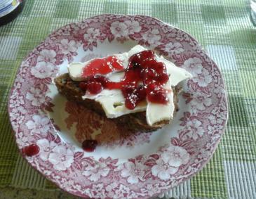 Camembert-Preiselbeer-Karottenbrote Camembert-Preiselbeer-Karottenbrote