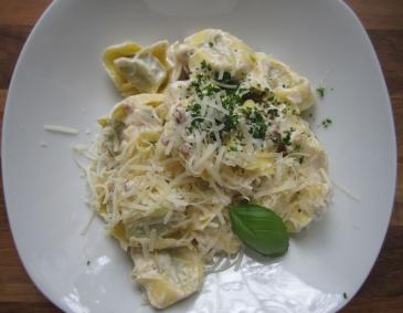 Tortellini al prosciutto e panna Tortellini al prosciutto e panna