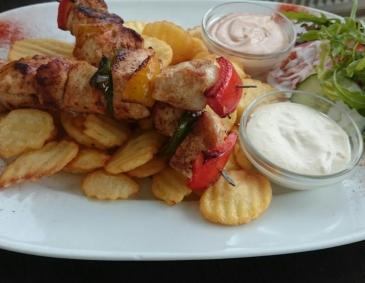 Putenspieße mit Joghurtdip Putenspieße mit Joghurtdip