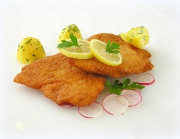Wiener Hühnerschnitzel mit Petersilkartoffeln Wiener Hühnerschnitzel mit Petersilkartoffeln