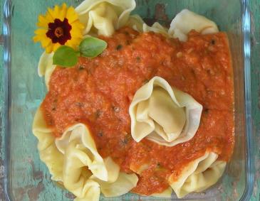 Tortellini mit Gemüsesoße Tortellini mit Gemüsesoße
