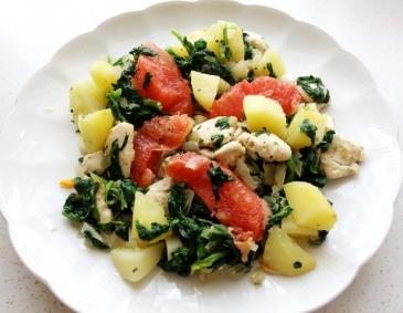 Hühner-Kartoffelpfanne mit Blattspinat und Grapefruit Hühner-Kartoffelpfanne mit Blattspinat und Grapefruit