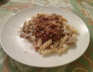 Nudeln mit pikanter Fleischsauce Nudeln mit pikanter Fleischsauce