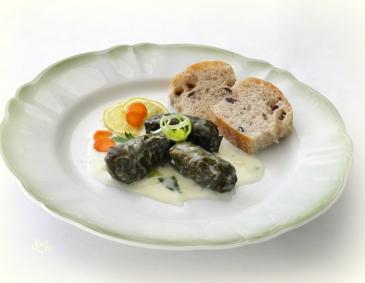Gefüllte Weinblätter mit Eier-Zitronen-Sauce Gefüllte Weinblätter mit Eier-Zitronen-Sauce