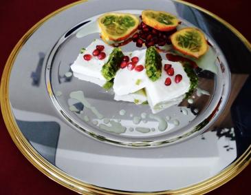 Joghurt-Zitronen-Terrine auf Pistaziencreme Spiegel Joghurt-Zitronen-Terrine auf Pistaziencreme Spiegel
