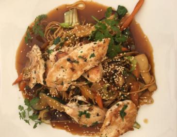 Eiernudeln mit Huhn Eiernudeln mit Huhn