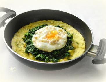 Erdäpfelomelette mit Spinat und Spiegelei Erdäpfelomelette mit Spinat und Spiegelei