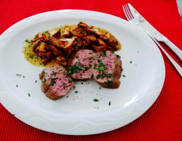 Lammlachs mit Eierschwammerl Ragout Lammlachs mit Eierschwammerl Ragout
