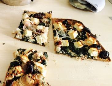 Flammkuchen mit Spinat und Feta Flammkuchen mit Spinat und Feta
