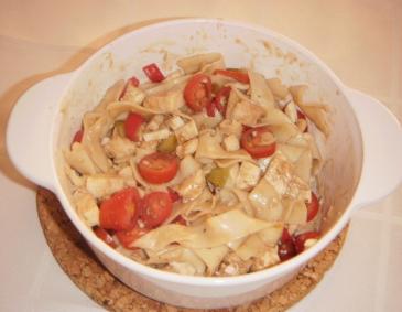 Nudelsalat mit Dattelcherrytomaten und Mozzarella Nudelsalat mit Dattelcherrytomaten und Mozzarella