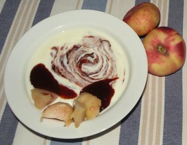 Fruchtjoghurt mit Zwetschkenmus Fruchtjoghurt mit Zwetschkenmus