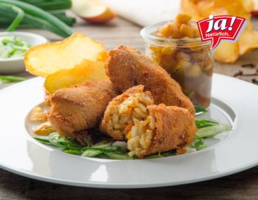 Kroketten vom Kürbis-Risotto mit Apfel-Chutney und Erdäpfelchips Kroketten vom Kürbis-Risotto mit Apfel-Chutney und Erdäpfelchips