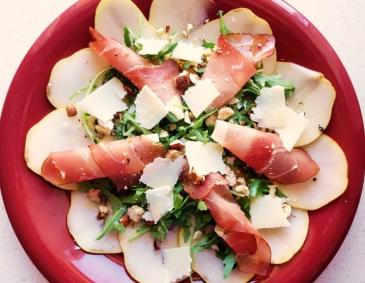 Birnencarpaccio mit Rucola und Rohschinken Birnencarpaccio mit Rucola und Rohschinken