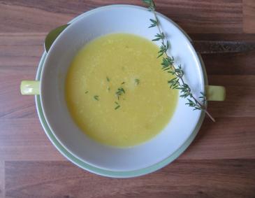 Gelbe Tomatensuppe mit Thymian Gelbe Tomatensuppe mit Thymian