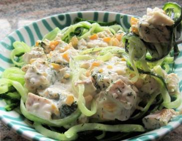 Gurkennudeln mit Saiblingssauce Gurkennudeln mit Saiblingssauce