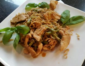 Ketjap Huhn mit Nudeln Ketjap Huhn mit Nudeln