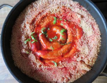 Salsiccia mit Tomaten-Couscous Salsiccia mit Tomaten-Couscous