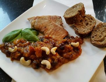 Filetsteaks mit feurigen Nektarinen-Chutney Filetsteaks mit feurigen Nektarinen-Chutney