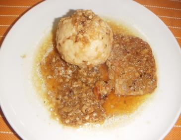 Schweinsbratl mit Knödel Schweinsbratl mit Knödel