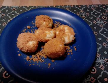 Marillenknödel in Butterbrösel Marillenknödel in Butterbrösel