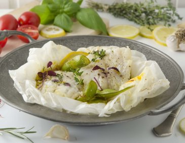 Fischfilet mit Kräutern im Backpapiermantel aus der Heißluftfritteuse