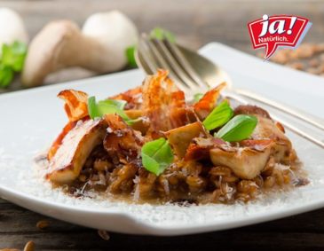 Dinkelrisotto mit Pilzen und Speckkrusteln Dinkelrisotto mit Pilzen und Speckkrusteln