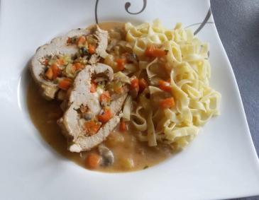 Putenbrust mit Gemüse-Mozzarellafüllung Putenbrust mit Gemüse-Mozzarellafüllung