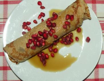 Dinkelpalatschinken mit Granatapfel Dinkelpalatschinken mit Granatapfel