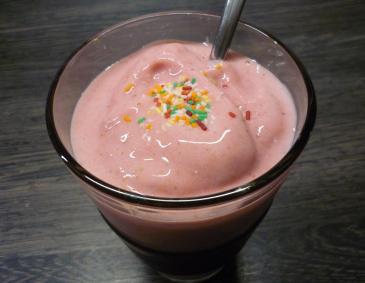 Schnelles Erdbeereeis Schnelles Erdbeereeis