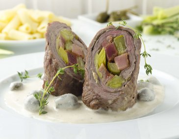 Express-Rindsrouladen in Kapernrahmsauce aus der Heißluftfritteuse Express-Rindsrouladen in Kapernrahmsauce aus der Heißluftfritteuse