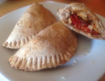 Empanadas mit Thunfisch-Paprika-Füllung Empanadas mit Thunfisch-Paprika-Füllung